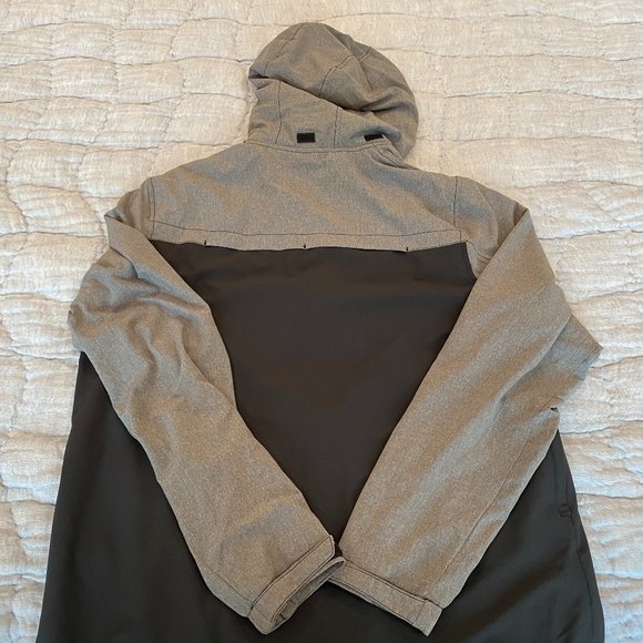 Travis Mathew Black and Gray Windbreaker - Picture 3 of 4